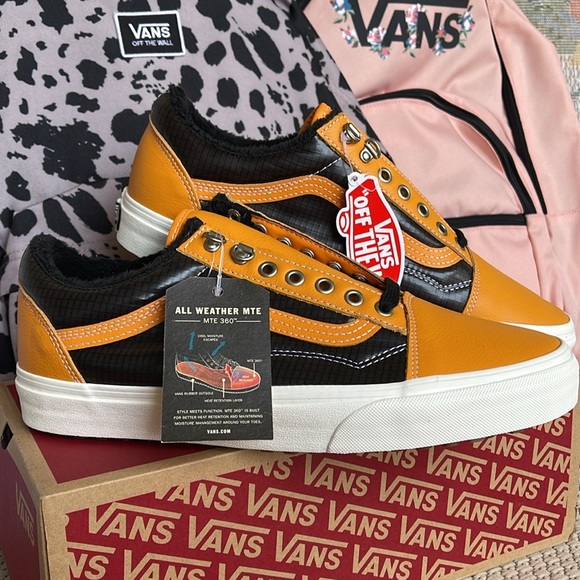 Vans Men’s Old Skool Mte (Mte) Apricot/Black
VN0A348F2NF
Sneakers - Picture 5 of 16